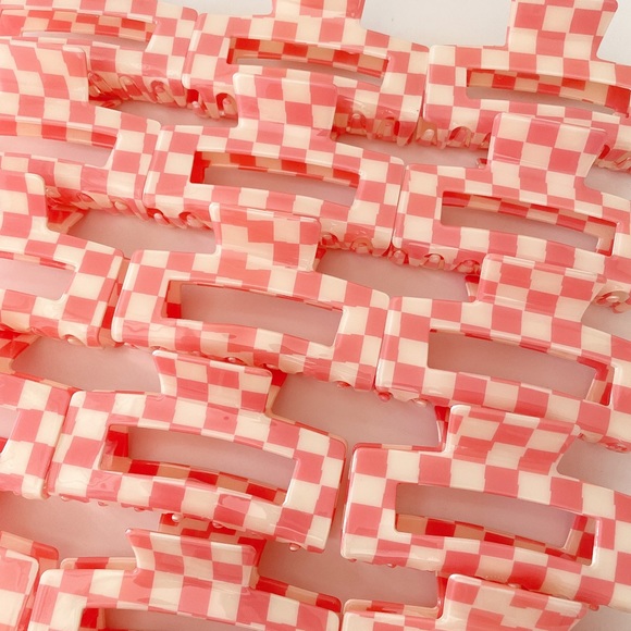 πHPπ Coral Pink & Cream Abstract Wavy Checkered Claw Hair Clip - Picture 5 of 7